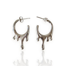 Cargar imagen en el visor de la galería, PLATA.925 MELTING MINI HOOPS- PRE ORDER