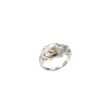Cargar imagen en el visor de la galería, Pearl Wave Ring