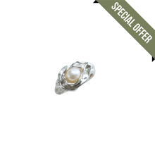 Cargar imagen en el visor de la galería, Pearl Wave Ring