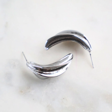 Cargar imagen en el visor de la galería, ARETES HOJA PLATEADO