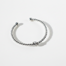 Cargar imagen en el visor de la galería, BRAZALETE NUDO PLATEADO
