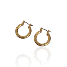 Cargar imagen en el visor de la galería, MINI HOOPS DORADAS

